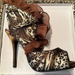 Women’s Wild Rose Size 9 high-heel Leopard Shoes